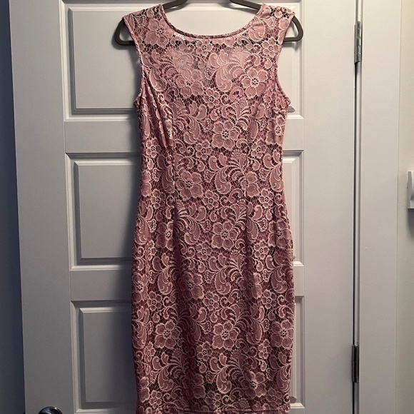 2 for $20 NWOT le chateau Floral Pink Lace Dress - Picture 2 of 4